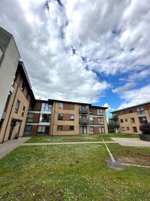 2 Bed 2 Bath Apartment & Parking - Lgw 10Min Drive Crawley  Exterior photo